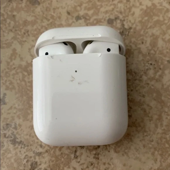 Apple AirPods (2nd Generation) W/ Wireless Charging Model